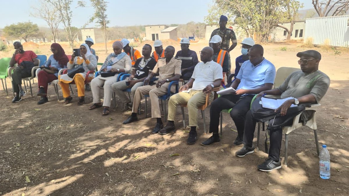 Itie_Senegal's tweet photo. Les membres ⁦@Itie_Senegal⁩ ont visité hier, jeudi, le site en construction du nouveau village de Boto Santo (anciennement Kouliminde) situé sur le permis de la société⁦⁦ @IAMGOLD_Corp⁩ #kebetu #senegal ⁦@EITIorg⁩ ⁦⁦@AwaMCollSeck⁩ https://t.co/DOLcyvT4zz
