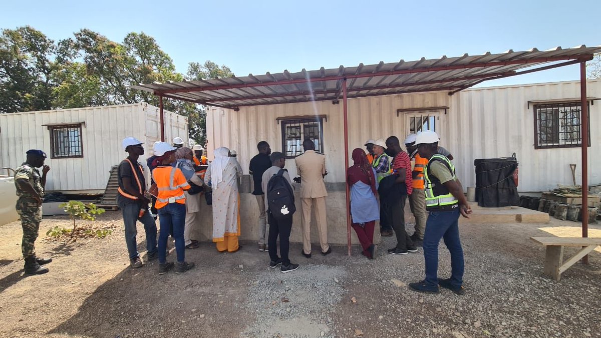 Itie_Senegal's tweet photo. Les membres ⁦@Itie_Senegal⁩ ont visité hier, jeudi, le site en construction du nouveau village de Boto Santo (anciennement Kouliminde) situé sur le permis de la société⁦⁦ @IAMGOLD_Corp⁩ #kebetu #senegal ⁦@EITIorg⁩ ⁦⁦@AwaMCollSeck⁩ https://t.co/DOLcyvT4zz