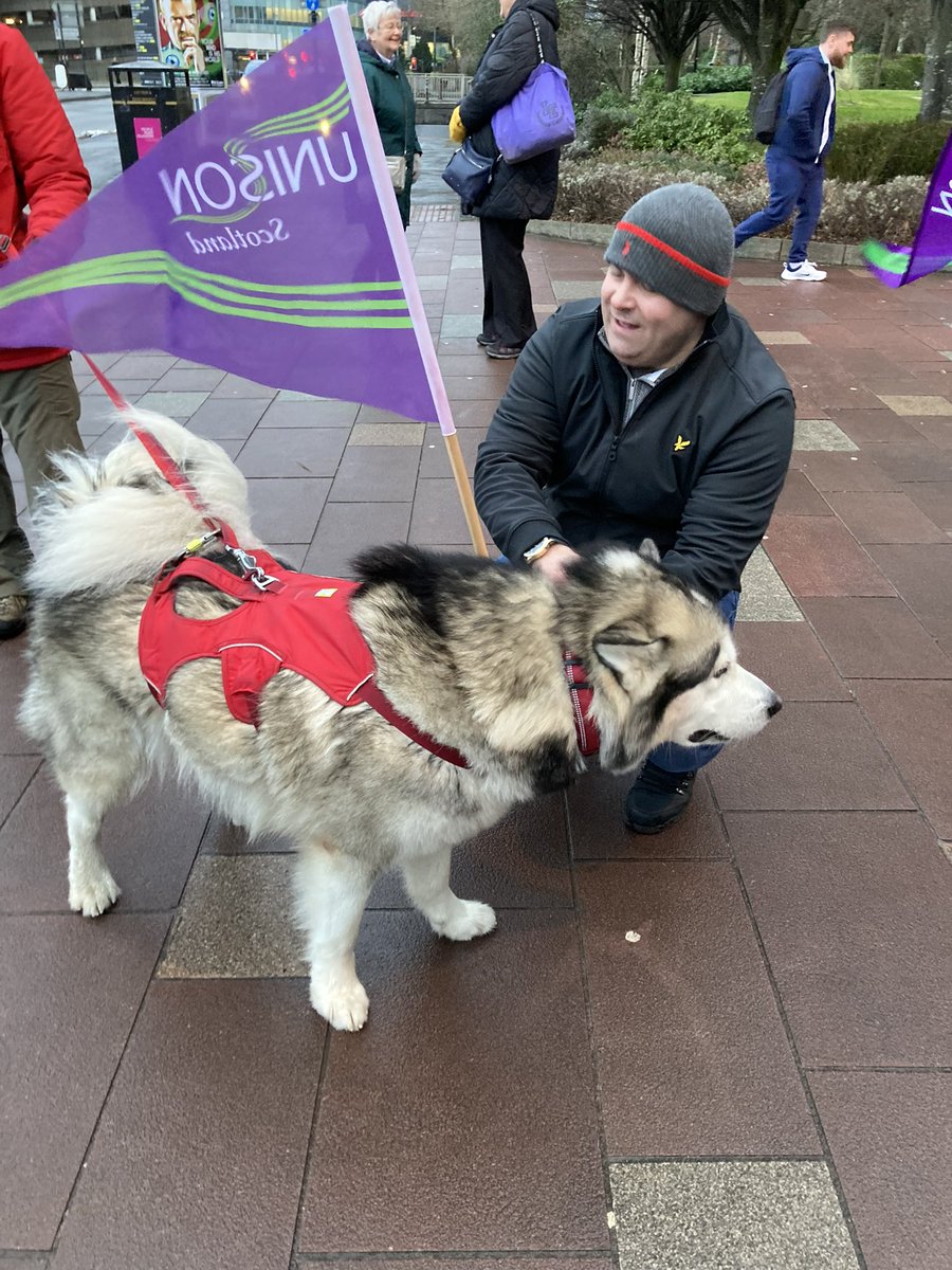 You can’t have a picket line without a dog….#fairpayinHE <a href="/Unisonatgcu/">GCU UNISON</a> <a href="/UNISON_Scot_HE/">UNISON Scotland Higher Education</a> <a href="/UNISONinHE/">UNISON in Higher Education</a> <a href="/unisonscot/">UNISON Scotland</a> last day of action (for the moment) for UNISON members working at <a href="/CaledonianNews/">Glasgow Caledonian University</a> surely it’s time for a decent pay rise for all staff!