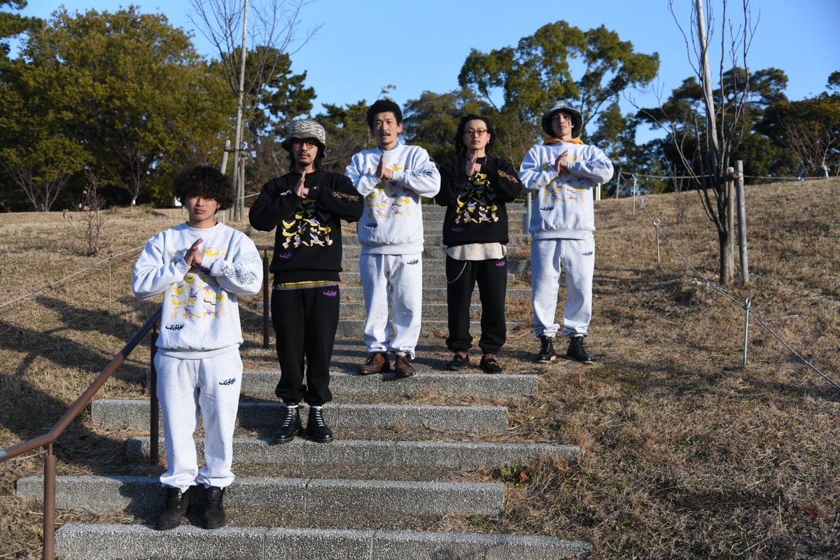 GODONitami's tweet photo. 【GO!DON】

☆ENTER THE GO!DON SET UP

イラストはN.Y ブルックリン出身のアーティストに依頼

身頃右下の弁髪のGODONロゴは刺繍によって髪の毛の雰囲気を表現

袖の『恭喜發財』は中国の旧正月の挨拶の言葉で金運に恵まれますようにという意味があります🇨🇳 https://t.co/bkAKMlHsgD