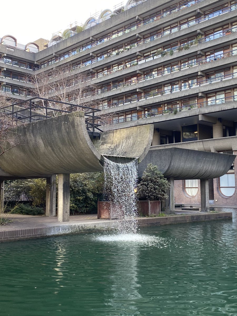 Just humming ‘AlwaysSomethingThereToRemindMe’ 🖤 so much joy Burt Bacarach #barbican