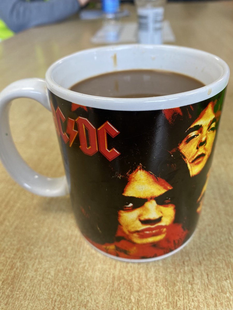 Acá en irlanda es sabido que entre Flema y Flemita, Ricky tuvo también un paso por ACDC.