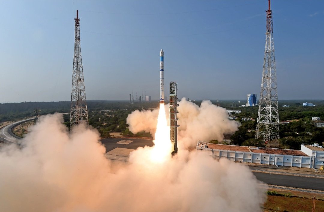 nkknspace's tweet photo. ISRO HQ, SSLV-D2 lift-off from First launch pad at SDSC, today at 0918 IST.
#SSLVd2 / #EOS07 #ISRO https://t.co/18sRza0e8z
