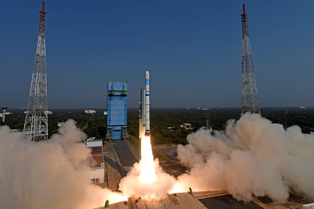 nkknspace's tweet photo. ISRO HQ, SSLV-D2 lift-off from First launch pad at SDSC, today at 0918 IST.
#SSLVd2 / #EOS07 #ISRO https://t.co/18sRza0e8z