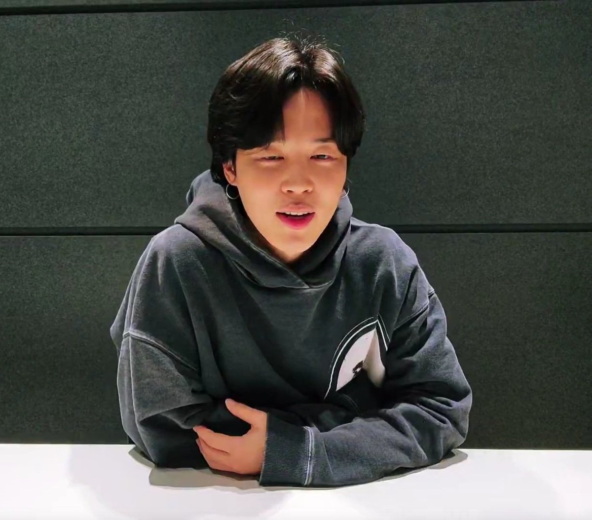 tnjoon's tweet photo. Jimin on live.
Mochi come home.💜
#BTSJIMIN 
#BANGTAN 
#BTSArmy https://t.co/SwdyvuGwjP