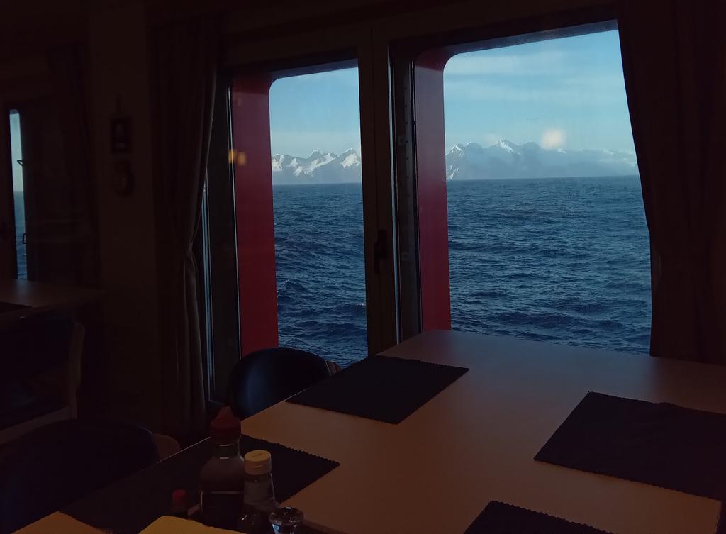 Having breakfast in Antartica!!!!#breakfast #Antartica #SDAScience #SirDavidAttenborough