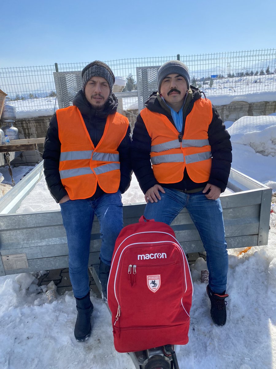 Kvc551965's tweet photo. Yokuşu gördük, düzlüğü de göreceğiz.

Geceyi gördük, sabahı da göreceğiz.

Allah bizimledir, Türk milleti tek yürektir.

Birlikte Güçlüyüz.

#Deprem #Malatya #ÜlküOcakları   #Asfed #Afad #Kavak #Samsun #Kızılay https://t.co/ixsG2jsMrw