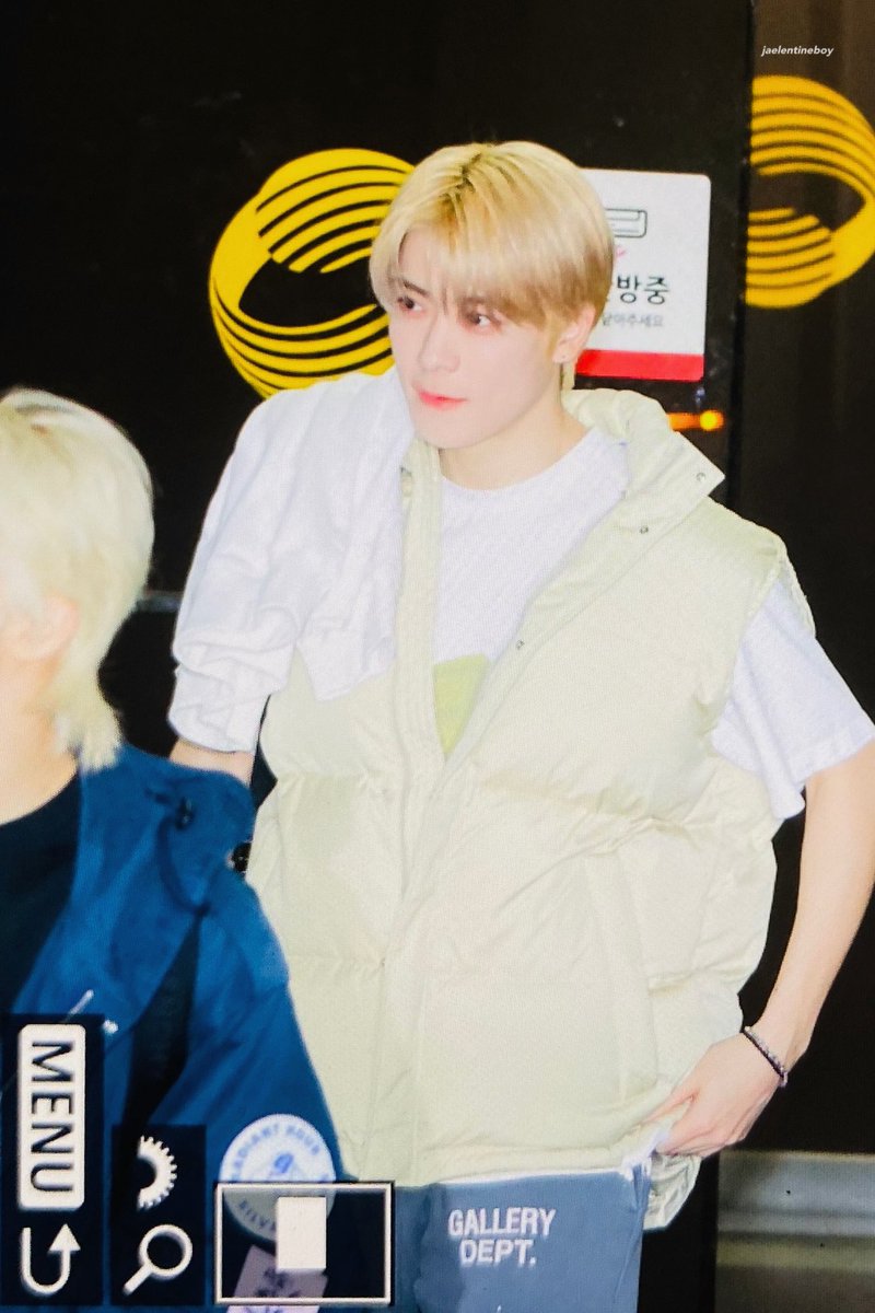 jaelentineboy's tweet photo. 230210 뮤뱅 퇴근 #JAEHYUN #재현
미남이세요..🥹🥹 https://t.co/1OuVdu6NOh