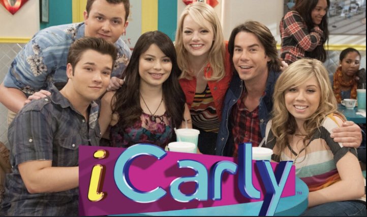AlexSendra11's tweet photo. Acabo de descubrir que mi tele tiene un canal que solo ponen iCarly🤍 https://t.co/qsXbVs0T1V