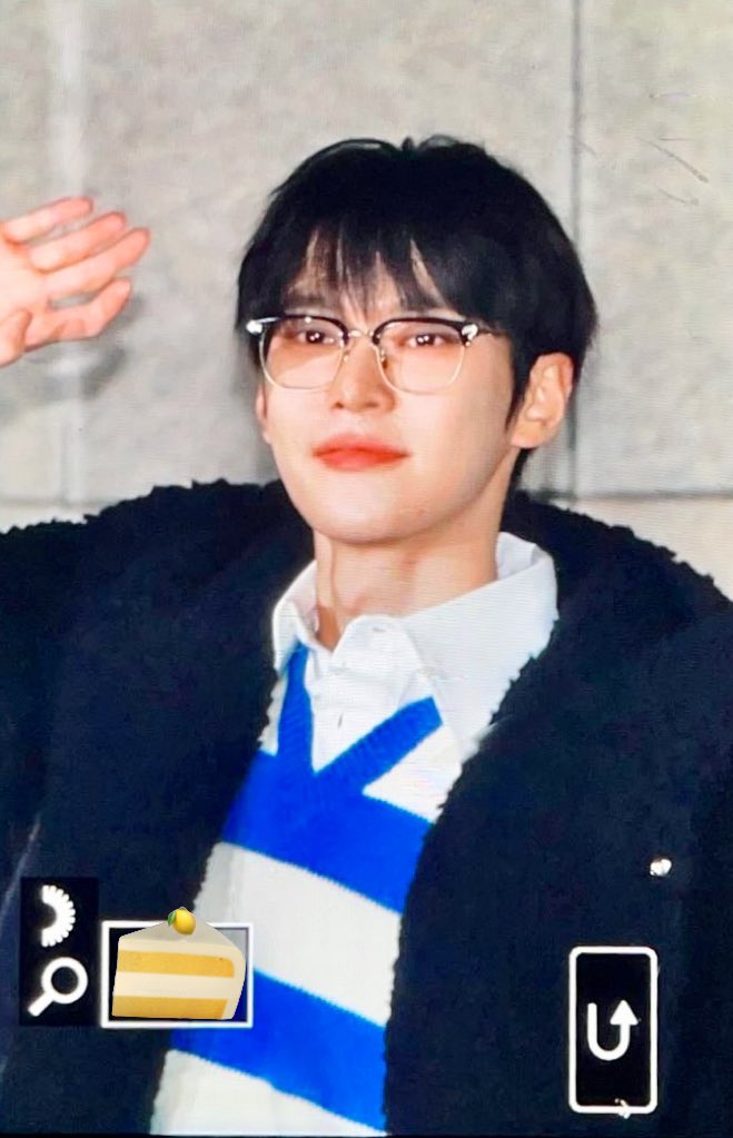 lemonNbrownie's tweet photo. 230210 
뮤직뱅크 퇴근

#도영 #DOYOUNG #NCT #NCT127 https://t.co/hGCUZE76Bs