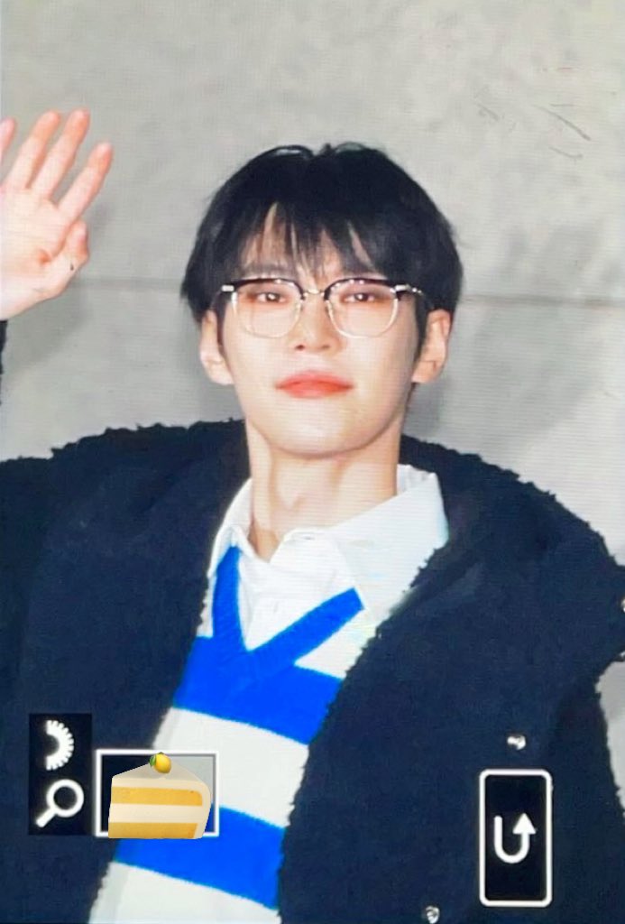 lemonNbrownie's tweet photo. 230210 
뮤직뱅크 퇴근

#도영 #DOYOUNG #NCT #NCT127 https://t.co/hGCUZE76Bs