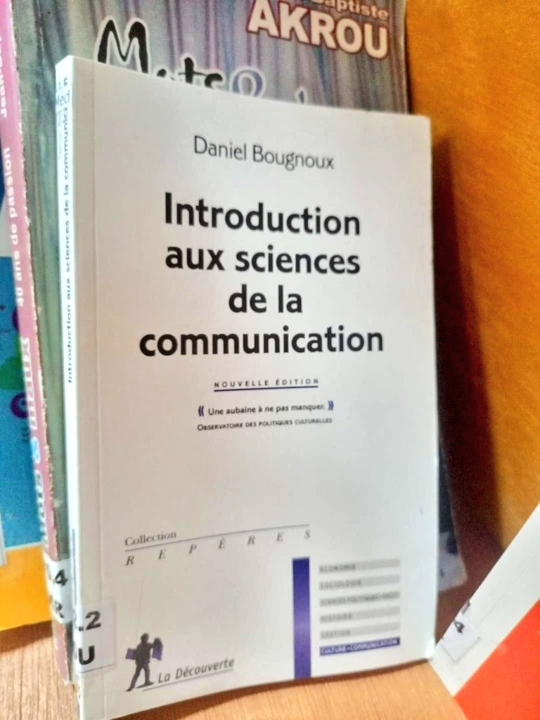 Yopougonbeaute's tweet photo. " Un bon livre oxygène l'esprit." Dany Laferrière
Ce sont les vacances, la Médiathèque Municipale de Yopougon attend les enfants pour des vacances studieuses et saines.
Médiathèque de Yopougon est intégrée à la "Maison des Jeunes et des Savoirs" sise à Niangon Allocodrome. https://t.co/xhpN9BwzSK