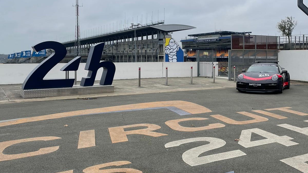 Inspirience_EA's tweet photo. On vous l'avait annoncé : 2023 a commencé sur les chapeaux de roues pour Inspirience, avec notamment un événement organisé pour Axione sur le Circuit des 24heures du Mans! 
Merci à toute l'équipe d'Axione pour sa confiance renouvelée!
#eventprofs https://t.co/0PJxn9dn3o