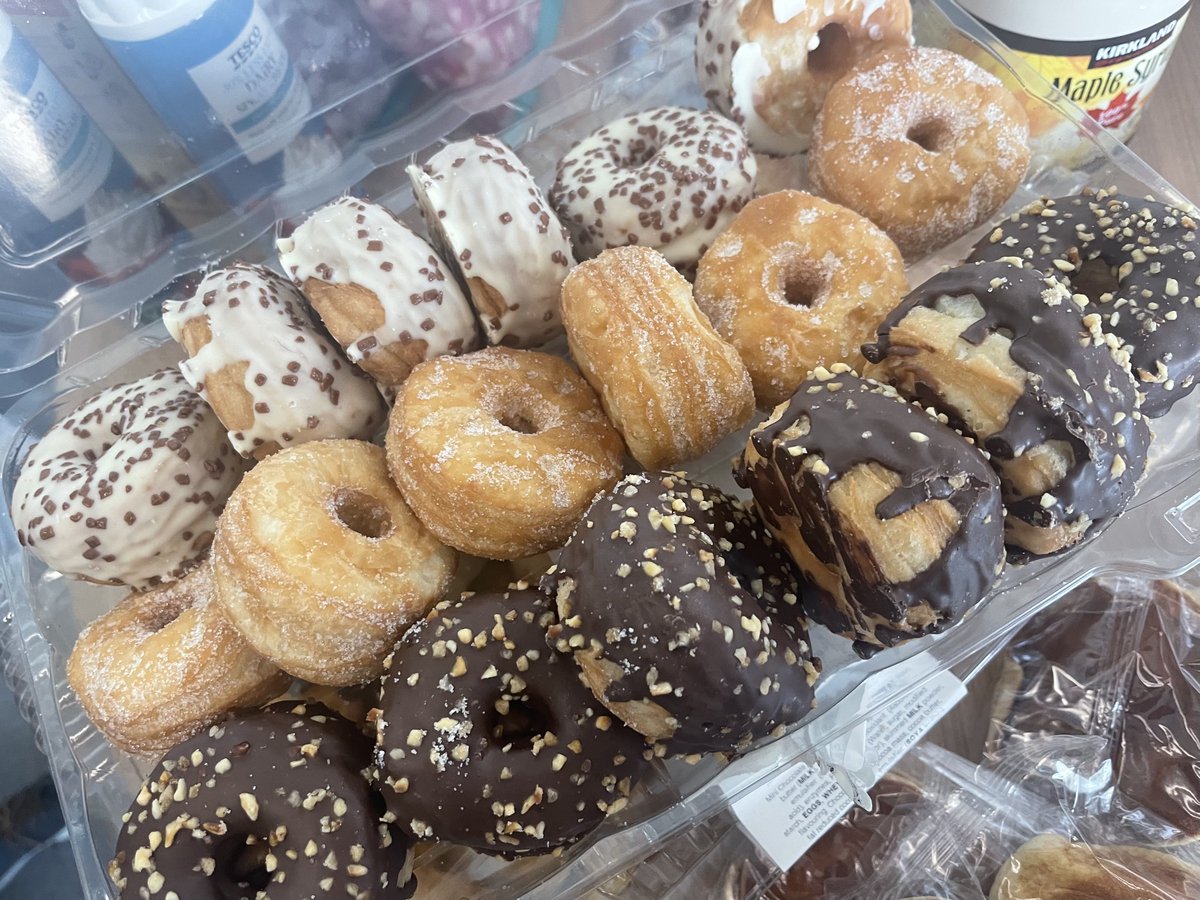 Green Ridge Primary (@greenridger2) on Twitter photo We’re celebrating well-being Friday here at <a href="/GreenRidgeR2/">Green Ridge Primary</a> today! There are plenty of yummy treats on offer in our staff room today… 🥐🍩🍪☕️ We’re celebrating well-being Friday here at <a href="/GreenRidgeR2/">Green Ridge Primary</a> today! There are plenty of yummy treats on offer in our staff room today… 🥐🍩🍪☕️