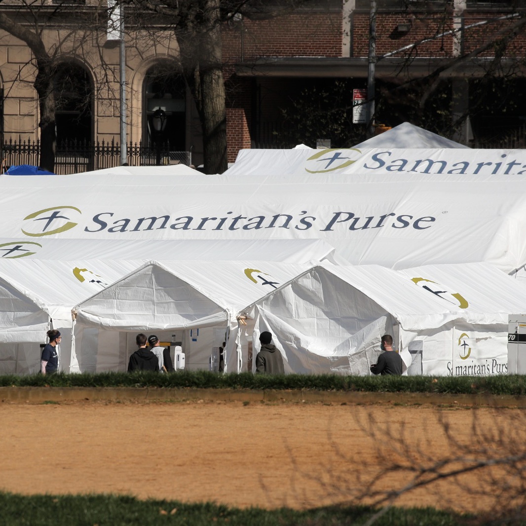 ilkumutder's tweet photo. Amerikan yardım kuruluşu Samaritan’s Purse, İlk Umut Derneği’nin aracılığıyla 52 yataklı sahra hastanesi ile onlarca teknik ekipman, yardım malzemesi ve sağlık personelini bugün (10.02.2023) akşam 21.00’da Adana’ya indirecek. https://t.co/hxjKibDFgt