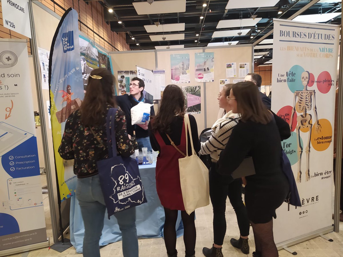 PaysVLN's tweet photo. #santé | 🩺 Le Pays Val de Loire Nivernais est à Lyon au salon de l'@ISNARIMG.
Avec le Département de la @nievrefr, le @PaysNiverMorvan
et des professionnels de santé de notre territoire, nous faisons la promotion du territoire et prospectons de futurs professionnels de santé. https://t.co/1fZqnR1M6V