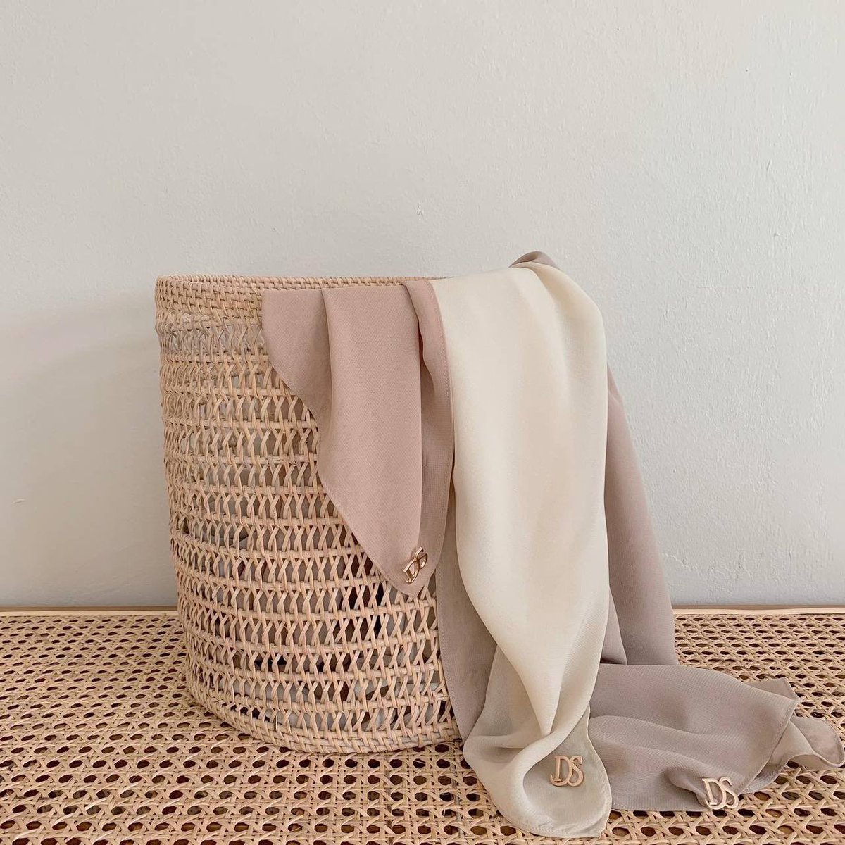 aalyaathrhh's tweet photo. — I love earth tones color, especially when the scarf material is best used and this is Mekkah Material Chiffon Shawl 🔮 https://t.co/yzvR9uABzQ