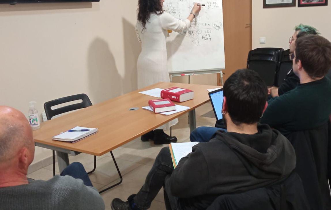 CNT_LH's tweet image. ...y cada vez es más habitual que personas como Carlos, Amanda o Fátima cambien y apuesten por el modelo Sindical de CNT. Las Secciones Sindicales como alternativa realmente democrática en el trabajo  y con apoyo real de un Sindicato radicalmente honesto y eficaz.
#CuentaConCNT