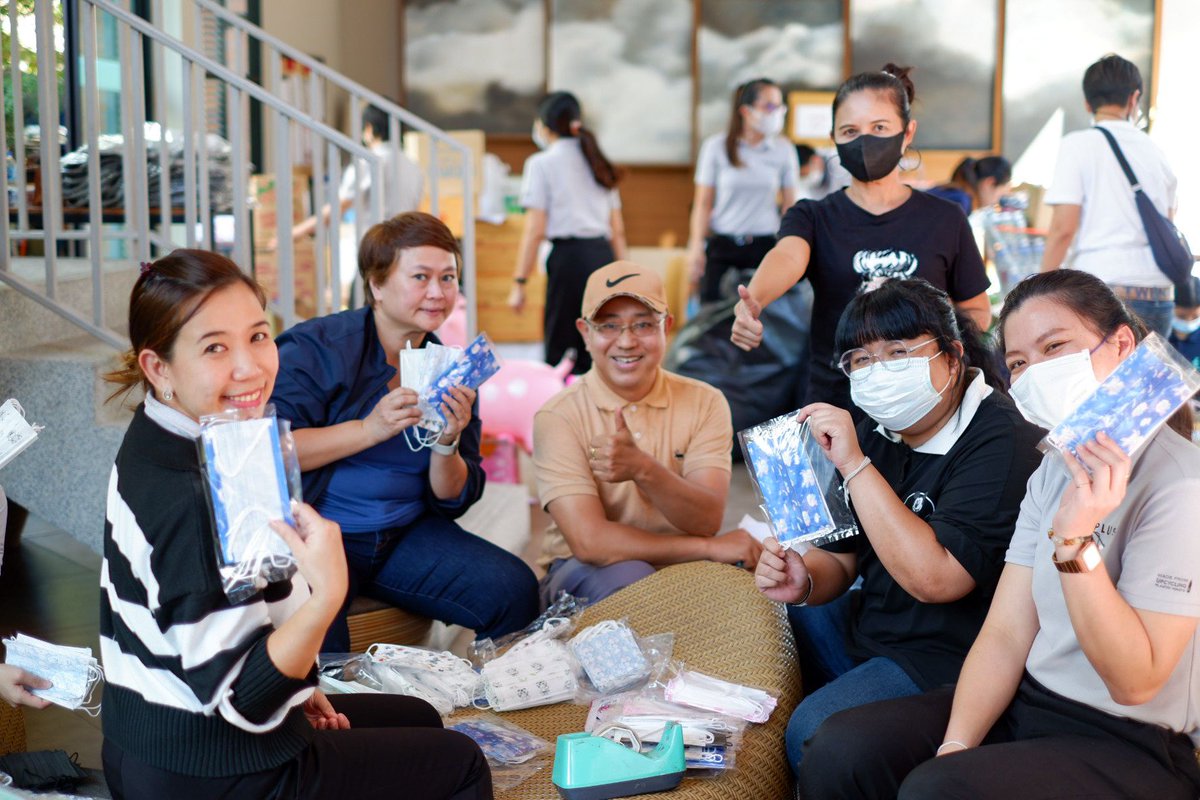 TeeDejsak's tweet photo. เตรียมพร้อมส่งมอบของบริจาค"ปันสุขเพื่อน้อง ศูนย์เด็กเล็กวัดศรีอุ่นเมือง ธารน้ำใจจากลูกบ้านกว่า 300 โครงการที่ร่วมกันบริจาคสมทบทุนในกิจกรรม #PlusRunFunLove2 มาอย่างมามาย แล้วพบกับกิจกรรมแบบจัดเต็มในวันที่ 12 และ13 กุมภาพันธ์ นี้ครับ https://t.co/eSVVq2DkGg