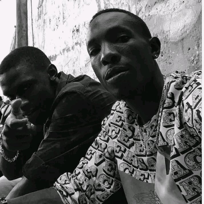 Ksonrap's tweet photo. Kipaji ndo chanzo cha kuniandikisha hili pini;
Mpaka naingia studio bado sijakutia machoni;🎸 #HipHopBanjo #DomoKaya #Ksonrap #Dingi #90sMusic #Fellow #KayaMayoko #Taswira #Arusha #Kinondoni @Domokayamusic 💥⛓🔩Eeee!baba https://t.co/pHYOlFnZKy