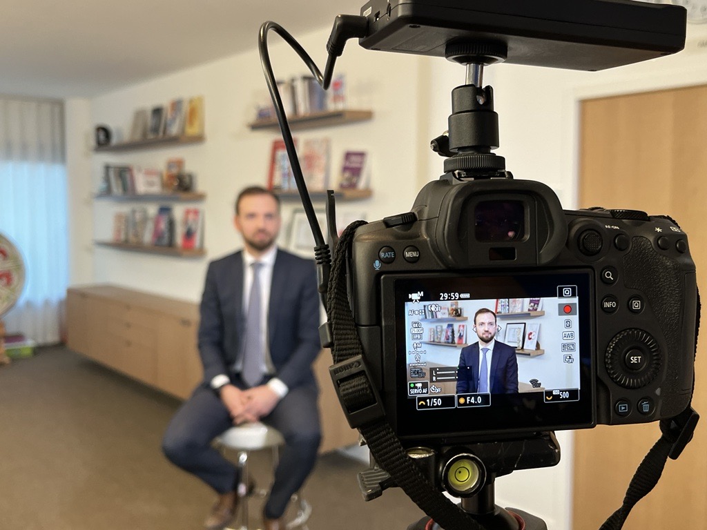 Primexis's tweet photo. [ Making of 🎬] Tournage en cours @belcorporate et @Primexis au sujet du Projet #CashManagement 

L'interview sera disponible très bientôt ⌛

#consolidation #automatisation #performanceCash #expertise #IFRS5 #groupeBel #pilotageperformance https://t.co/yHbTkRD810