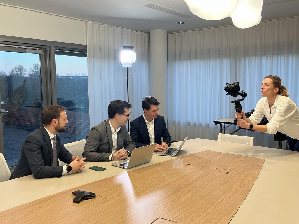 Primexis's tweet photo. [ Making of 🎬] Tournage en cours @belcorporate et @Primexis au sujet du Projet #CashManagement 

L'interview sera disponible très bientôt ⌛

#consolidation #automatisation #performanceCash #expertise #IFRS5 #groupeBel #pilotageperformance https://t.co/yHbTkRD810