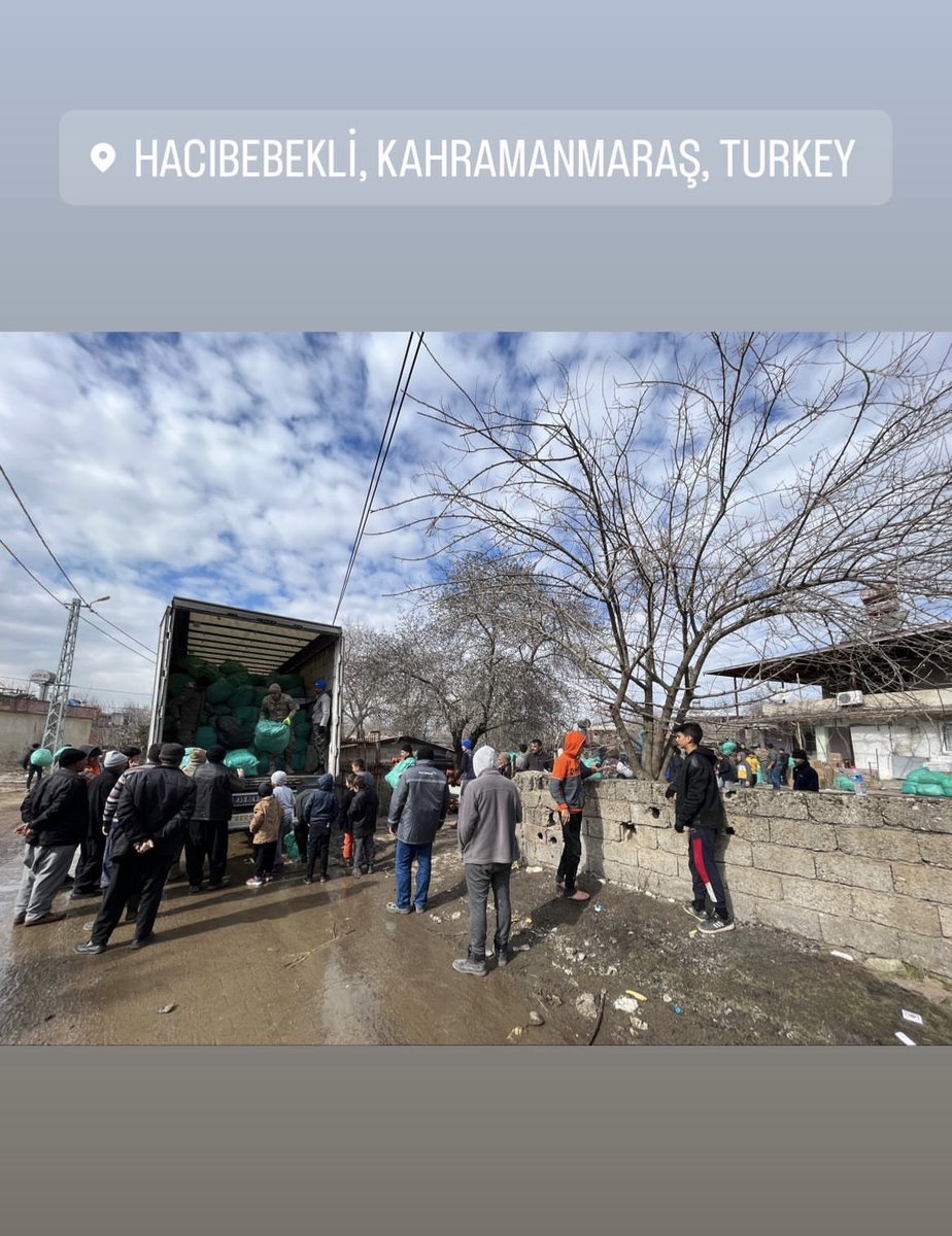gncglpt's tweet photo. #malatya #hatayantakya #Kahramanmaras  ihtiyaç sahiblerine ulaştı yağmalama yok herkes sırada görevlilerin gönderdiği köylerde dağıtılıyor🇹🇷🙏 https://t.co/KmkN3uLbDC