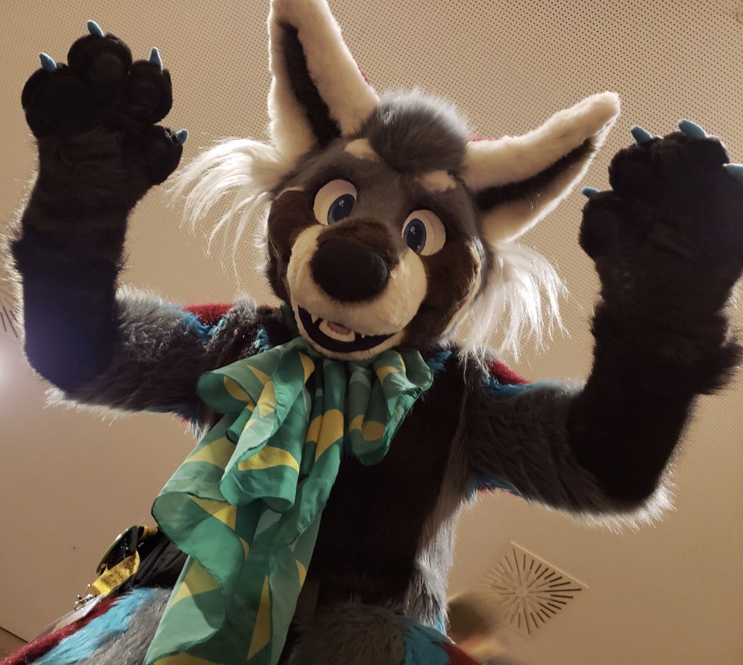titanpandaroo's tweet photo. *looms over* #DerpingIntensifies #FursuitFriday #MebbeHeWantsAHug https://t.co/zSwwPC0UoY