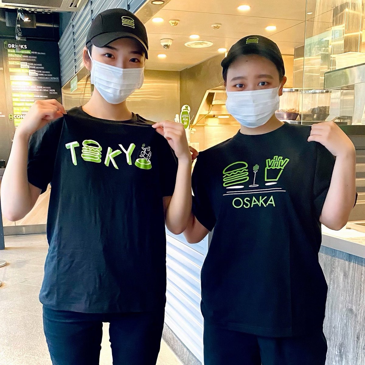 SHAKE SHACKらしいユニークなデザインの日本オリジナルTシャツがあるの 