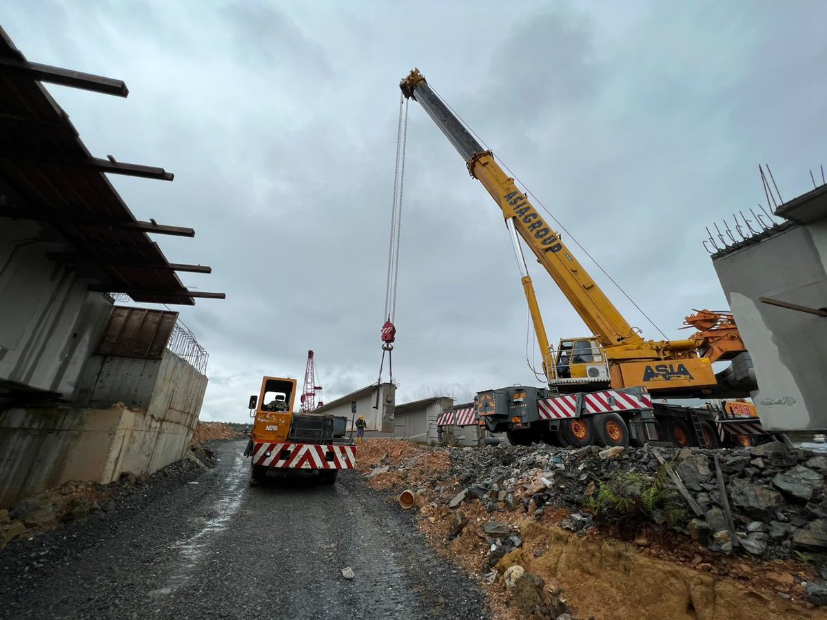 UPKECER2's tweet photo. Kerja 'launching' rasuk jambatan merentangi Sg Bilut di Krau Interchange telah dimulakan pada 10 Feb 2023. Jambatan yang panjangnya hampir 200m ini merupakan jambatan yang terpanjang dalam jajaran Raub Bypass.
#Raubbypass
#CSRforall https://t.co/bBZxa2z4j2