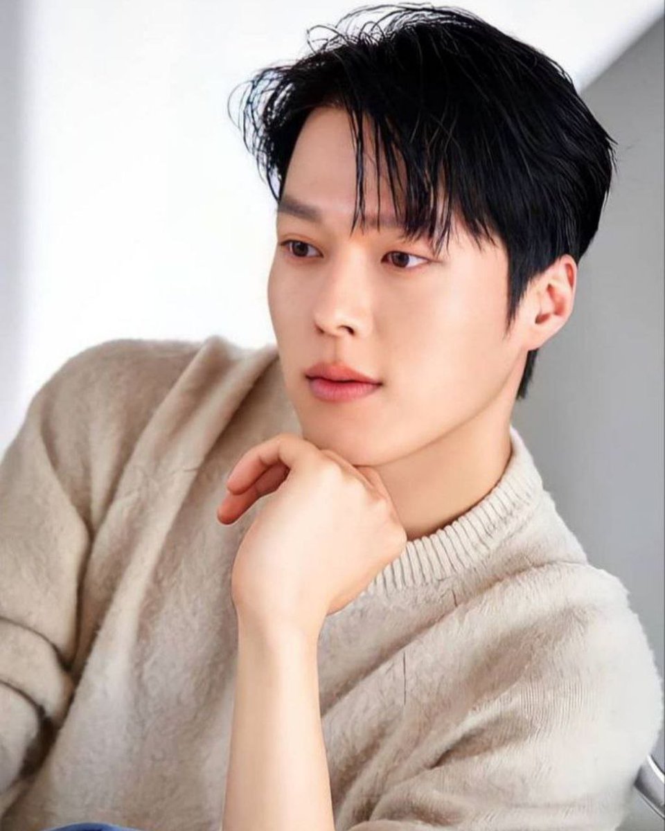 DramalandBR's tweet photo. 📰 | A agência de #JangKiYong, YG Ent., confirmou que o ator recebeu uma oferta para liderar o novo drama, #NotAHero.
Na história, uma família sobrenatural perde seus superpoderes. O drama será produzido pelo diretor de #SkyCastle e pela roteirista de #IntrovertedBoss. https://t.co/ZjUNWDuZjl