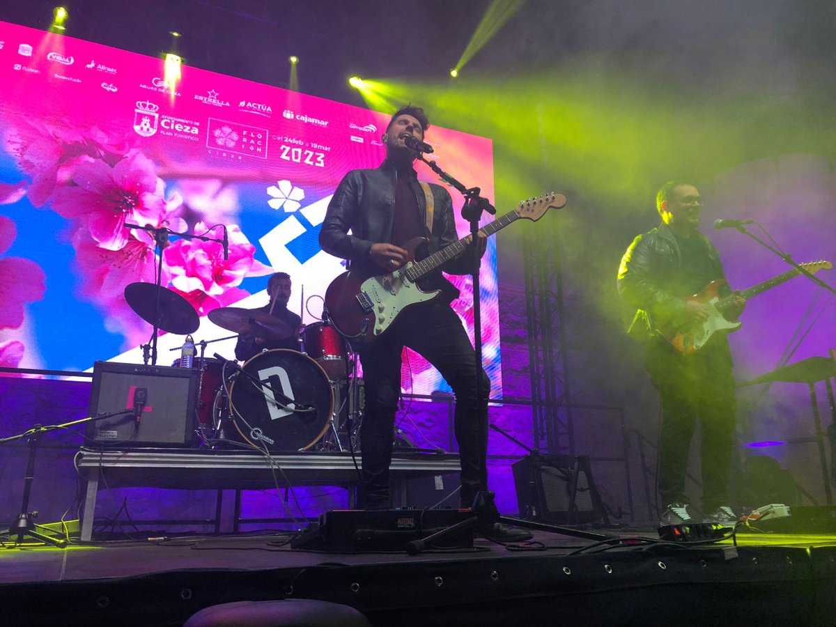 🌸¡GRACIAS #MURCIA!🌸 Ayer disfrutamos como niños en la presentación de #Floración 2023. Ni la lluvia ni el frío pudieron para esto.

Próxima parada el 11 de marzo en <a href="/layeseria/">layeseria</a>  con los bros de <a href="/VueloFidji/">VUELO FIDJI</a>   dentro del ciclo <a href="/microsonidos_/">Microsonidos</a>  

🎫silbato.compralaentrada.com/eventos/5984/5…