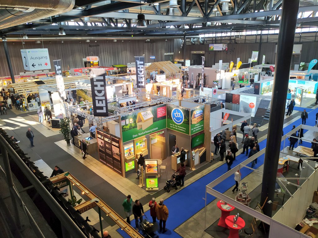 Startschuss für die #GETEC auf dem Freiburger Messegelände. Die Pforten haben geöffnet, wir freuen uns auf drei Tage voller Austausch, Workshops, Vorträge und vor allem zahlreiche Besucher. Bau dir deine eigene #Energiewende! <a href="/fwtm/">FWTM</a>