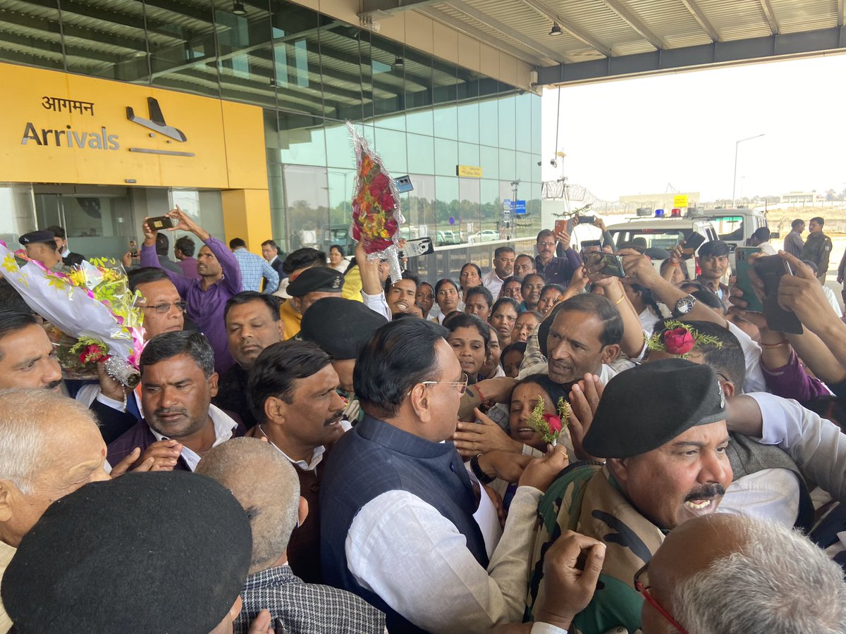 Binay__Sinha's tweet image. आदरणीय @avinashpandeinc जी का #Devghar airport पे  @INCJharkhand  के  कार्यकर्ता द्वारा ज़ोरदार अभिनंदन एवं स्वागत ॥ @INCJharkhand @WithCongress @CongressFans @RajeshThakurINC @Alamgircongress @Badal_Patralekh @pranavINC @NasirHussainINC @AICC