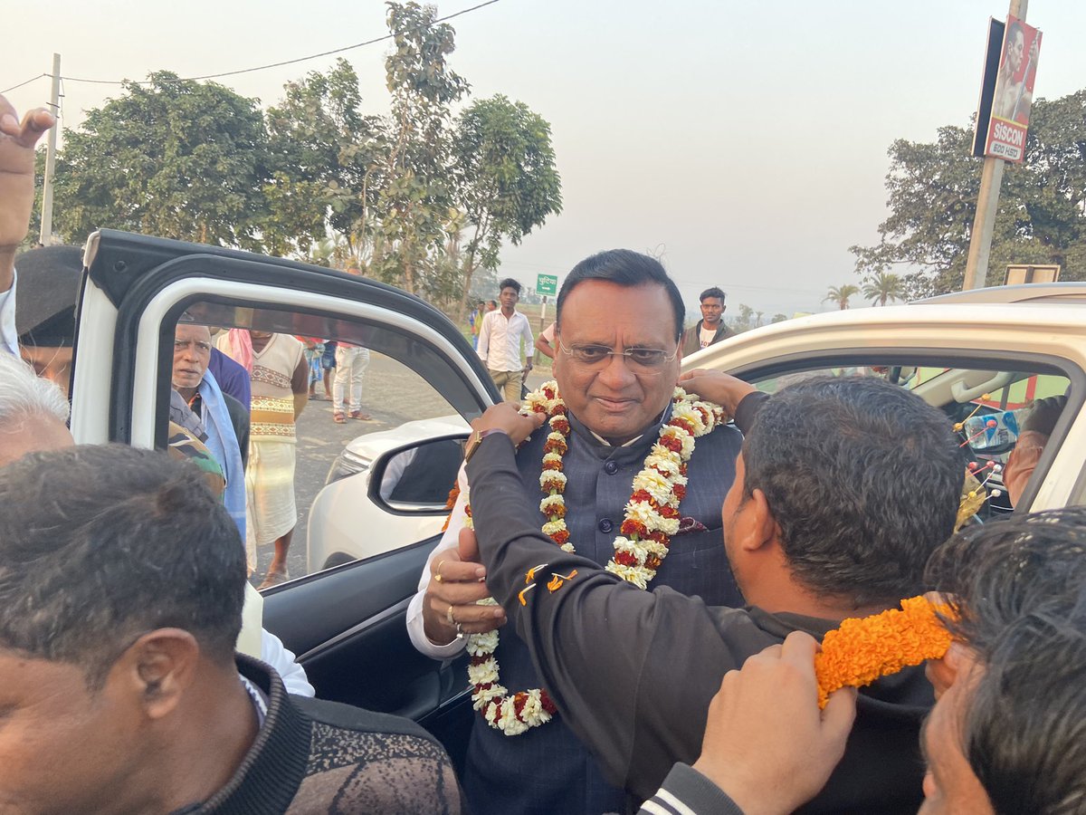 Binay__Sinha's tweet image. आदरणीय @avinashpandeinc जी का #Devghar airport पे  @INCJharkhand  के  कार्यकर्ता द्वारा ज़ोरदार अभिनंदन एवं स्वागत ॥ @INCJharkhand @WithCongress @CongressFans @RajeshThakurINC @Alamgircongress @Badal_Patralekh @pranavINC @NasirHussainINC @AICC