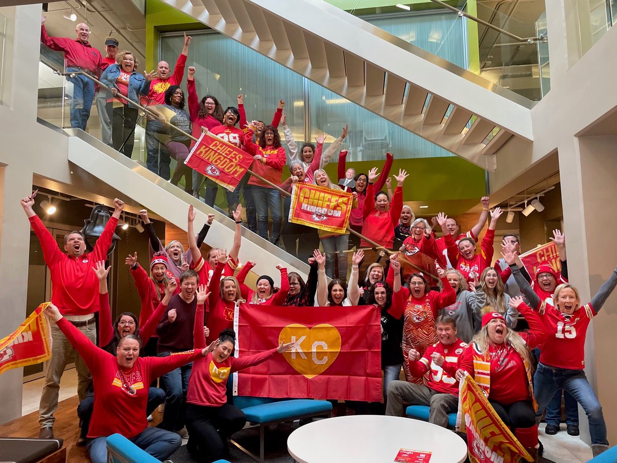 Two states, one heart. ❤️ Nothing brings #KCHeartland together like cheering on the #Chiefs! Let’s go! #HWlovesKC #SBLVII #ChiefsKingdom <a href="/KCHeartland/">#KCHeartland</a> <a href="/ChiefsFit/">Chiefs Fit</a>