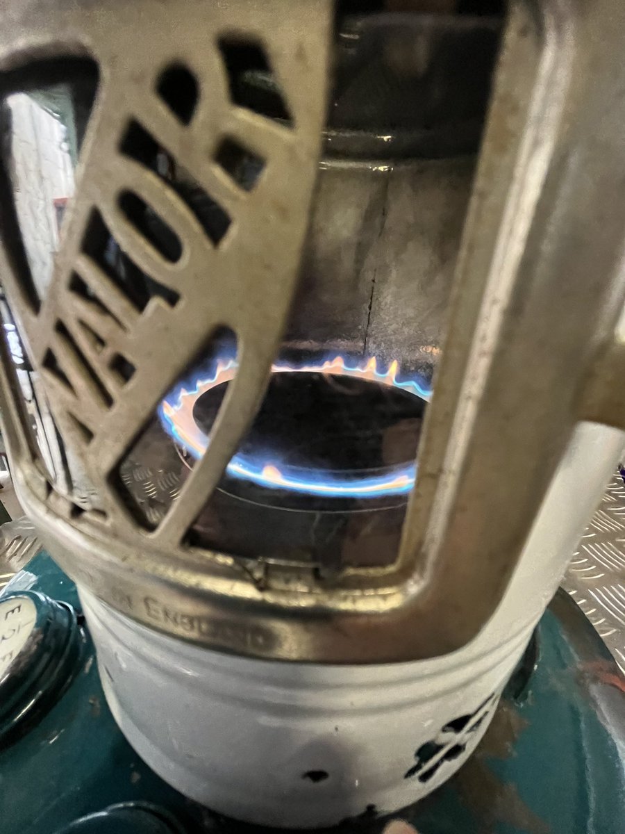 OUYANNCAMP's tweet photo. 火力を上げての変化🔥
元の方にかなりブルーフレームもあり、立ち昇る様な炎になりました😆これでバーラークッカーストーブの部品作りは終了です✨✨
ご意見、アドバイス色々頂きありがとうございました😊
おかげで本来のかたちに戻りました‼️
#バーラー
#VALOR
#バーラークッカーストーブ
#65C https://t.co/3rnTQrm492