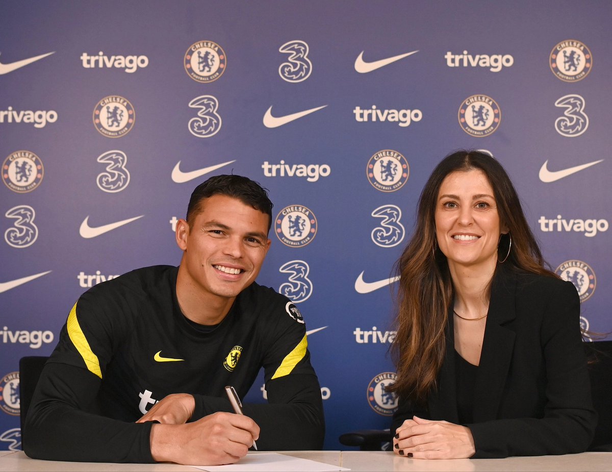 New contract for the brazilian leading center back.. New contract valid until june 2024🔵⚪
Chelsea maintain leadership and experience in her defence🇧🇷✅
#ChelseaFC #Chelsea #ChelseaTopTrades #London #thiagosilva