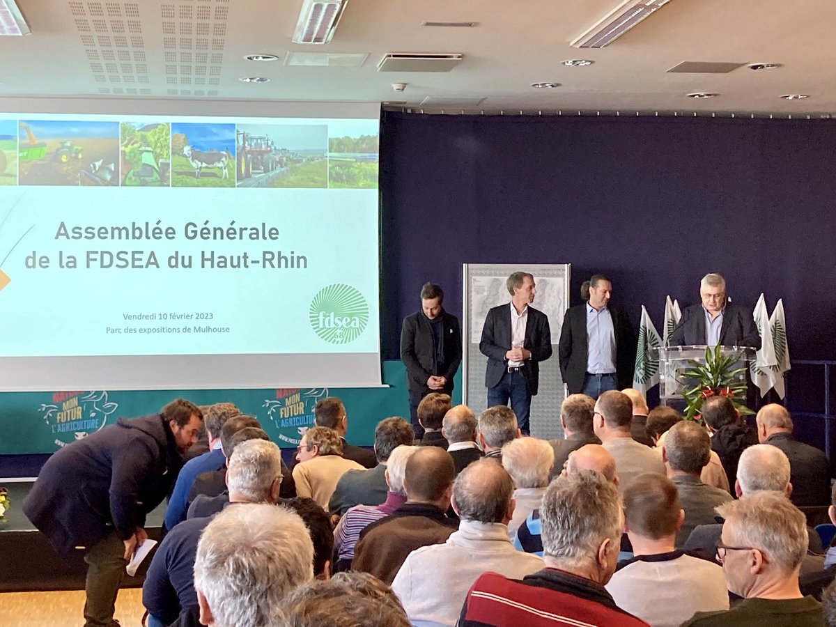 MeureeDavid's tweet photo. Le @CA_AlsaceVosges est présent ce jour à l’AG de la FDSEA du Haut-Rhin. 
Plusieurs thèmes abordés et portés: 
Irrigation et cartographie des cours d’eau, directive nitrate, zone natura 2000, PAC, mesures agri-environnementales, circuits courts, chasse, et bien d’autres sujets… https://t.co/xpglZWbeRn