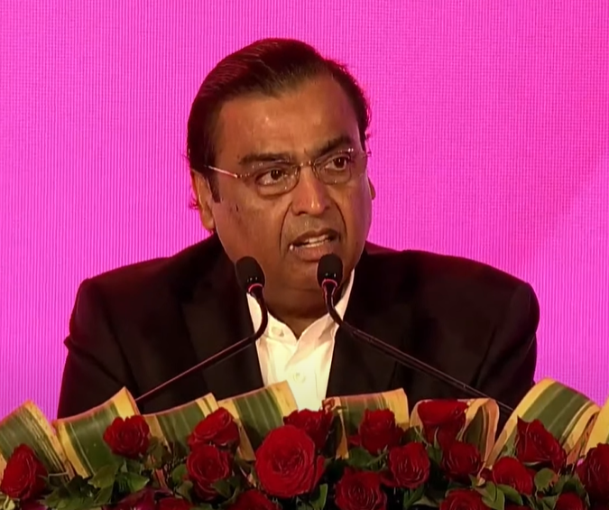 camfireofficial's tweet photo. In the next four years, Ambani promises to invest Rs 75,000 crore in Uttar Pradesh. #MukeshAmbani #GlobalInvestorsSummit #Lucknow https://t.co/AN6hNNymut