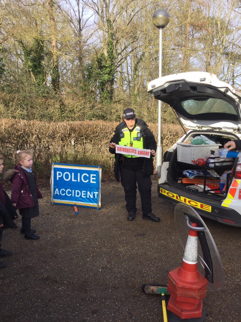 AlburghCE's tweet photo. #AcornsClass had a special visit from the #police today, teaching them all about the important work they do, as part of our topic ‘Help is at hand’. A big thank you to PC Steve Phillips and Sue Matthews for giving up their time. #norfolkconstabulary @NorfolkPolice @DimensionsCC https://t.co/bCMsTQ7Gev