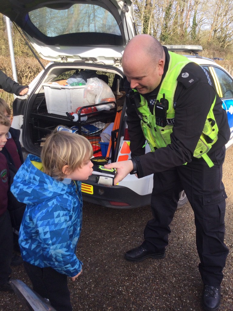 AlburghCE's tweet photo. #AcornsClass had a special visit from the #police today, teaching them all about the important work they do, as part of our topic ‘Help is at hand’. A big thank you to PC Steve Phillips and Sue Matthews for giving up their time. #norfolkconstabulary @NorfolkPolice @DimensionsCC https://t.co/bCMsTQ7Gev