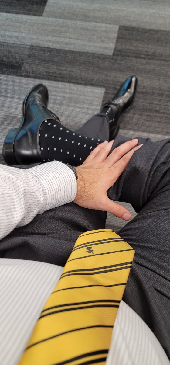 xlTheBosslx's tweet image. #suitandtie #suit #whiteshirt #tie #dapper #dandy #fashion #office #businssman #boss #dressshirt #socks #daddy #Executive #dressshoes #tntsocks #oxfords #dresssocks #sheersocks
