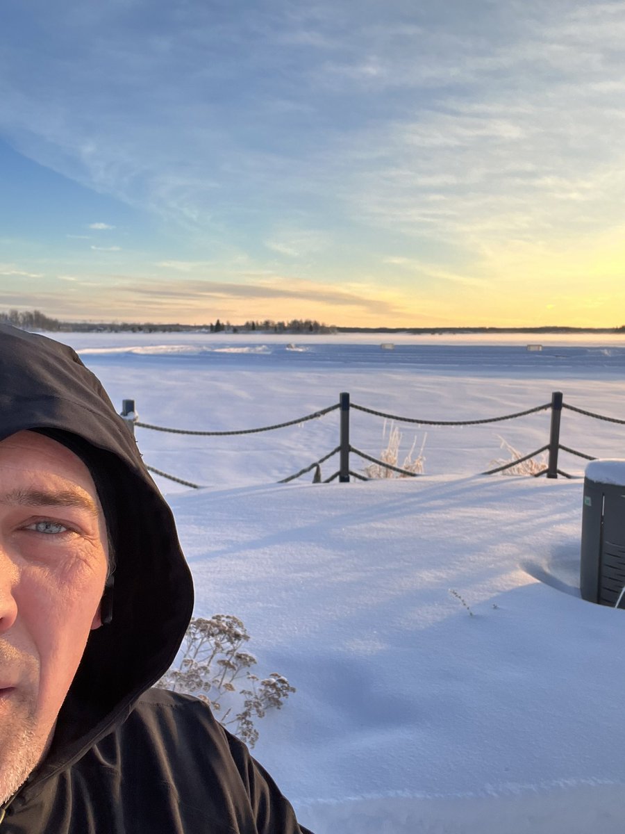 Quelques heures à Rouyn - merci <a href="/UQAT/">UQAT.ca</a> pour l’accueil chaleureux - quelle belle ville et beau levé de soleil sur le lac lors d’un jog matinale! #belleprovince