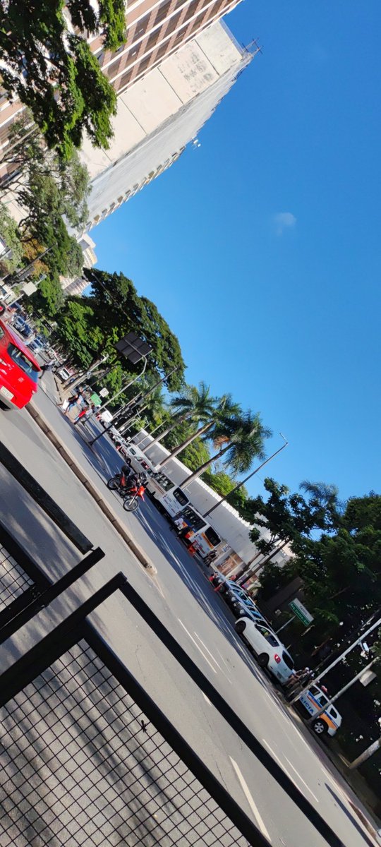 mattabade's tweet photo. Alguém sabe por que toda a polícia de BH está em frente ao Palácio das artes? @BHeMeupais https://t.co/Wo2KRt8tgz