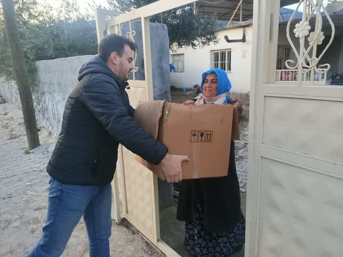 Hatay'dan mesaj var!

"Yardımlarınız emin ellerde. Kardeş Atakum halkına teşekkür ederiz" 

Teşekkürler Atakum! #deprem