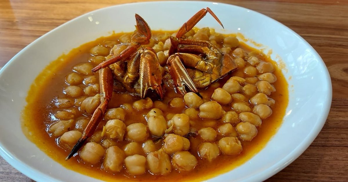 HRMANOLOMAYO's tweet photo. Hoy es el #DíaMundialDeLasLegumbres y qué mejor ocasión para venir a disfrutar de uno de los guisos estrella de #MayoSevilla: 
⠀⠀⠀⠀
𝙂𝘼𝙍𝘽𝘼𝙉𝙕𝙊𝙎 𝘾𝙊𝙉 𝙉𝙀́𝘾𝙊𝙍𝘼

Cuchareo del bueno... ¡para chuparse los dedos! 😋

📞 645 594 739
📍Reyes Católicos, 4 
⠀ https://t.co/hDmB7DbdDy