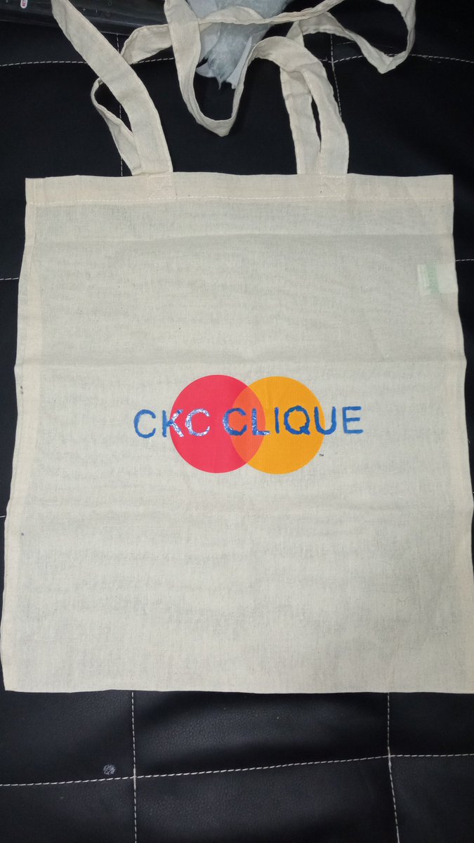 fernancna's tweet photo. Tote bag doble diseño con pañuelo:15€

Tote bag básico (sin pañuelo ni broches de presión):10€ https://t.co/CcVCNkgQsZ