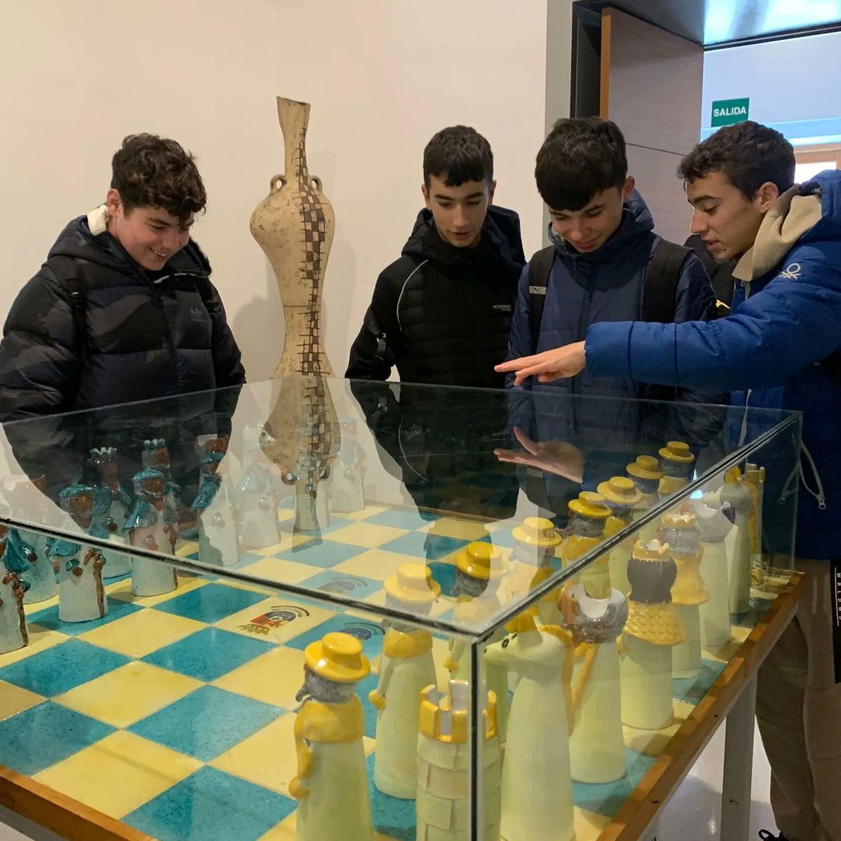 i_bachiller's tweet photo. El 17 de Enero los alumnos estuvieron conociendo Llerena y visitando el Centro Experimenta https://t.co/A0vzOqrZZO