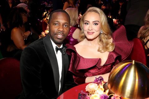 Adele_uk_'s tweet photo. Adele at the Grammys 🤩 #adele #lizzo #beyonce #grammys https://t.co/gcwCftoSL8